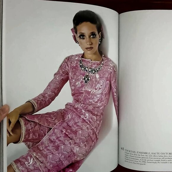 Luxury Coffee Table Book: Chanel, The Legend of an Icon (Coco & Karl Lagerfeld) - Picture 4 of 16